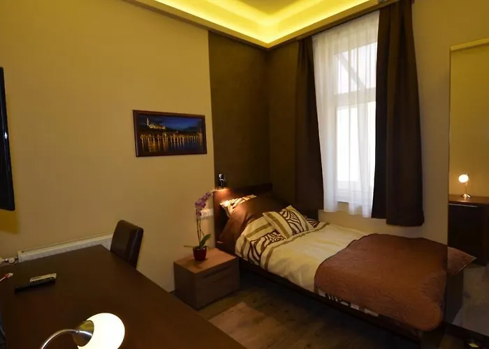 Gazde/Camere de închiriat Fig Tree House *