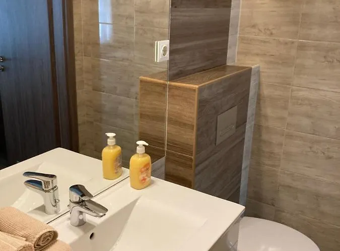 Fig Tree House Gazde/Camere de închiriat