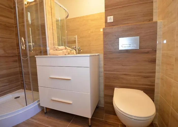 Fig Tree House Gazde/Camere de închiriat