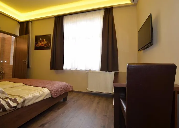 Gazde/Camere de închiriat Fig Tree House *