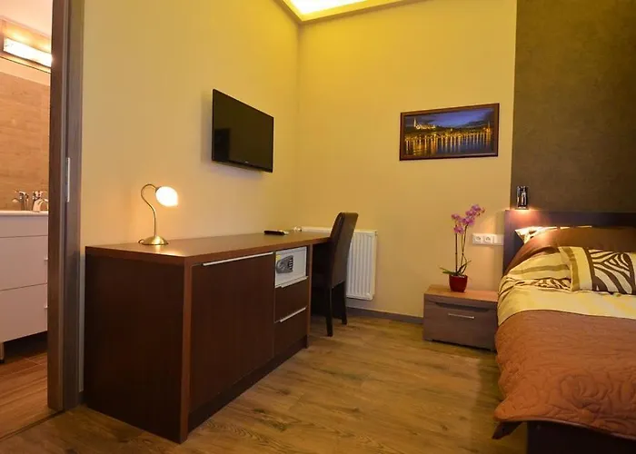 Gazde/Camere de închiriat Fig Tree House Budapesta